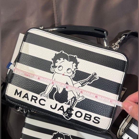 Marc Jacobs Betty Boop Black and White Crossbody Handbag - Picture 6 of 7